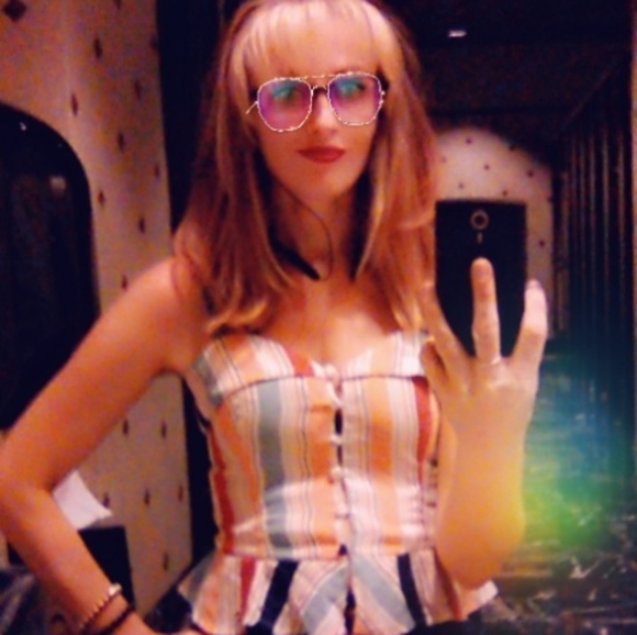 Meet your Posher, Jeri! :D - Picture 2 of 4